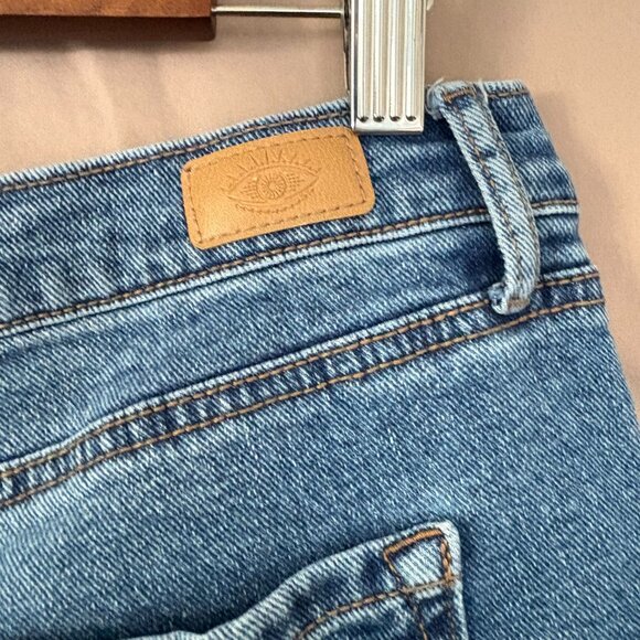 Sofia Jeans Mid Rise Medium Wash Distressed Denium Shorts Women's Size 18 - Picture 11 of 15